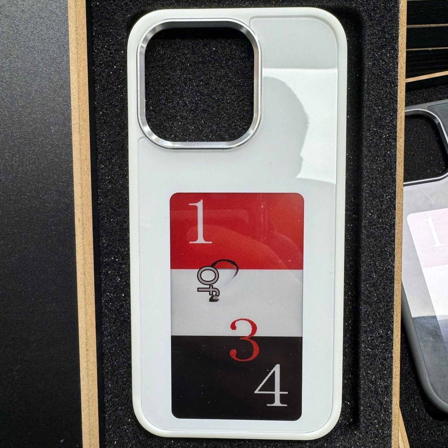 E-ink Screen Phone Case Unlimited Screen Projection Personalized Phone Cover Battery Free New Designer Luxury Phone Case - Small Enterprise