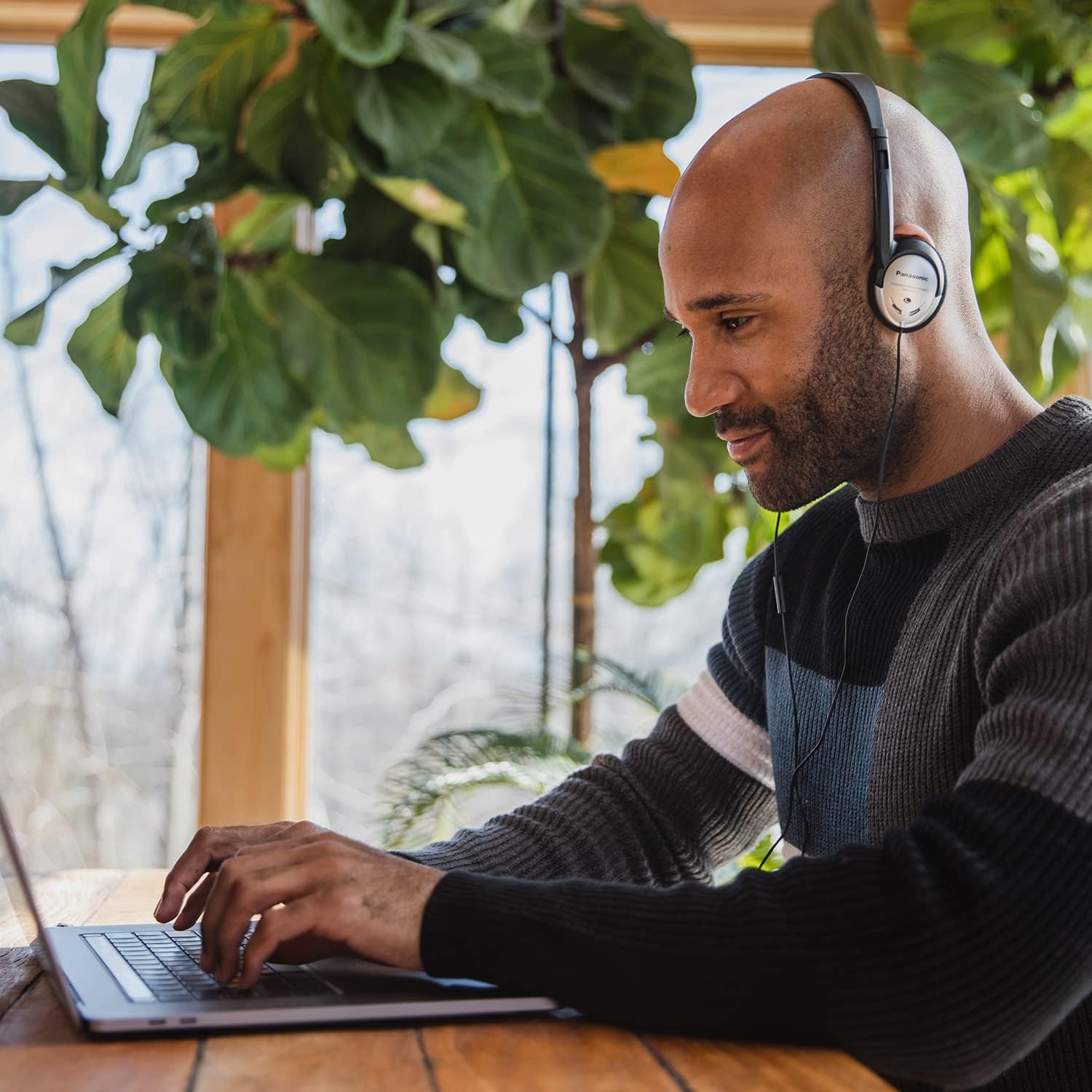 Panasonic RP-HT161-K: Lightweight Bass-Enhanced Headphones - Small Enterprise