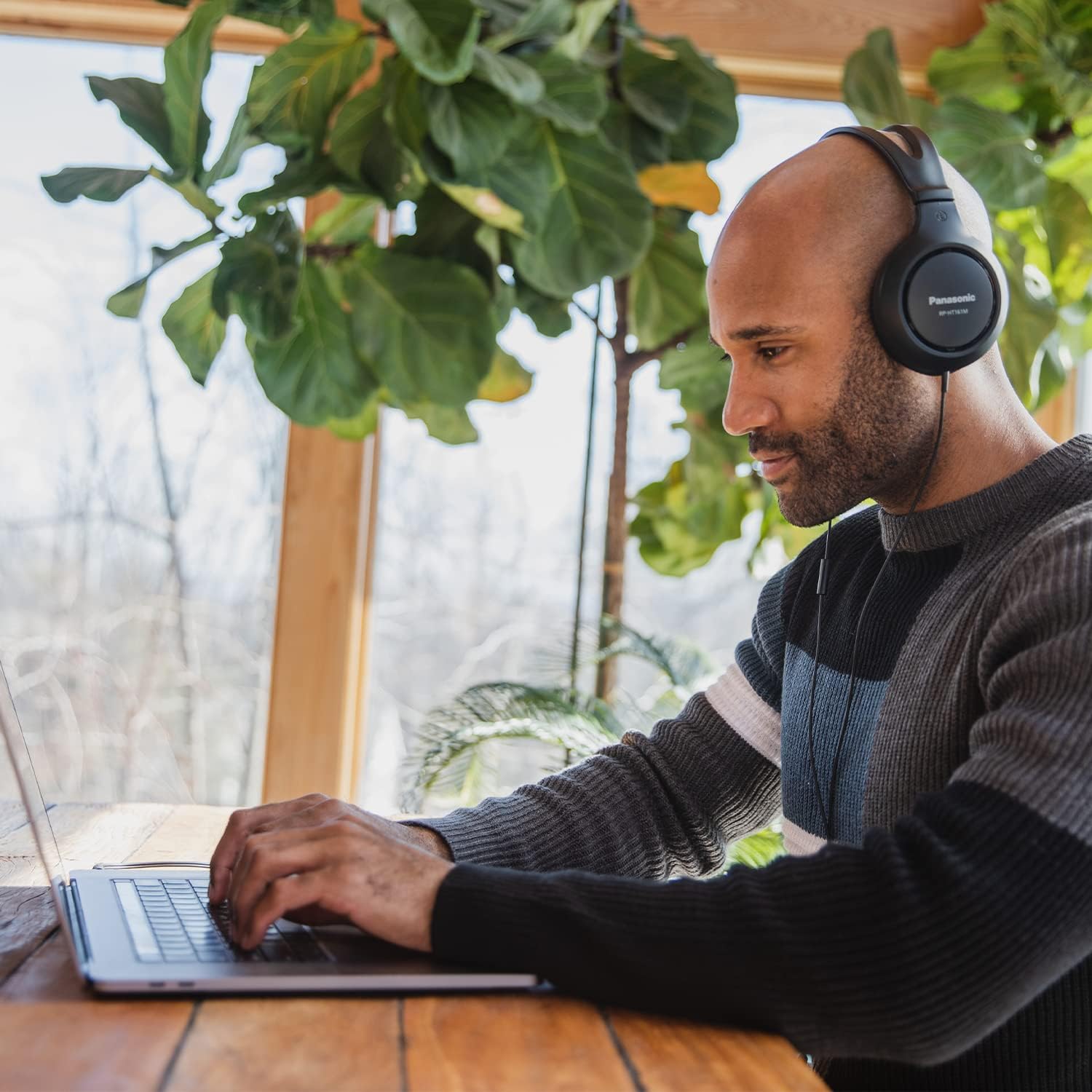 Panasonic RP-HT161-K: Lightweight Bass-Enhanced Headphones - Small Enterprise