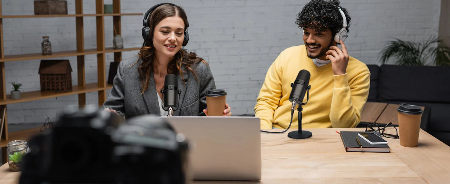 Dynamic Microphone for Podcasts Games Live Broadcast USB/XLR Touch Screen Control Sound Insulation Built-in Headset Output