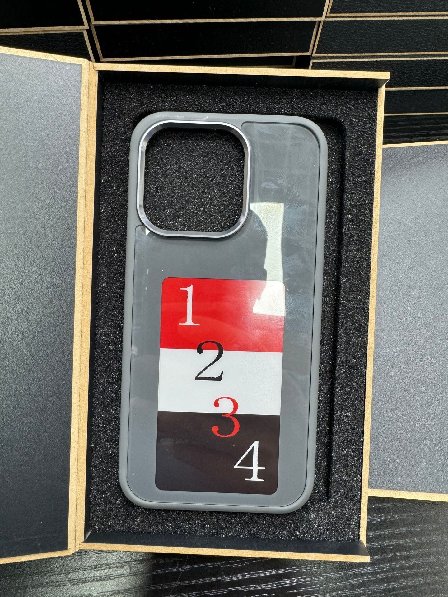 E-ink Screen Phone Case Unlimited Screen Projection Personalized Phone Cover Battery Free New Designer Luxury Phone Case - Small Enterprise