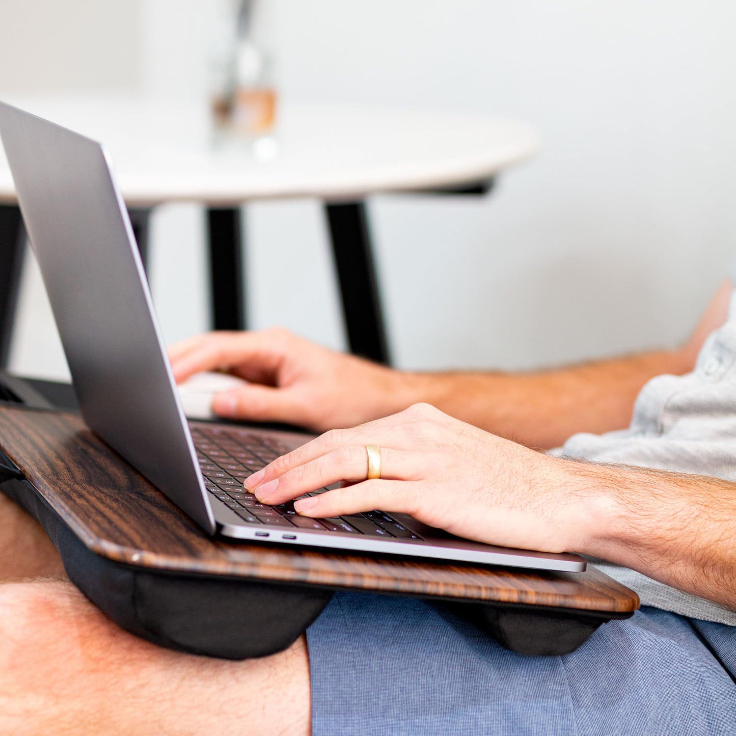 PinkComfort Lap Desk: Device Ledge & Phone Holder