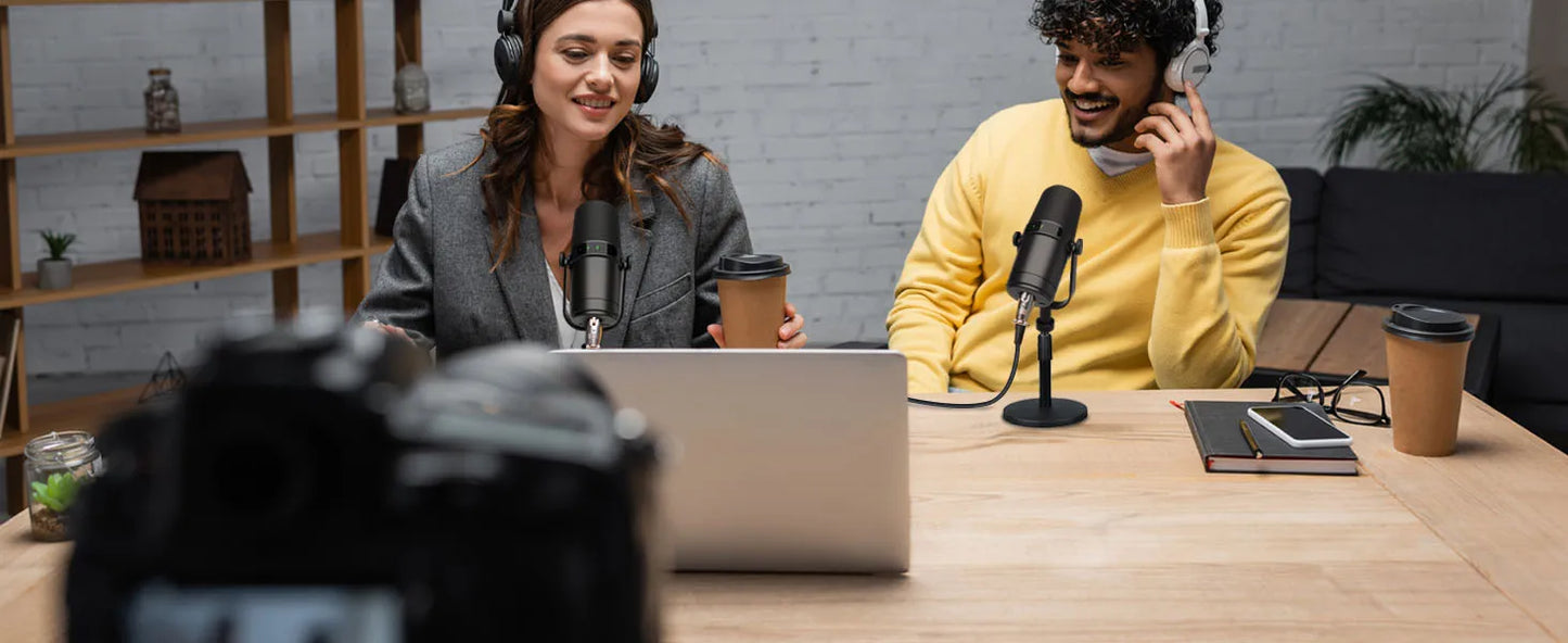 Dynamic Microphone for Podcasts Games Live Broadcast USB/XLR Touch Screen Control Sound Insulation Built-in Headset Output