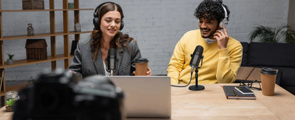 Dynamic Microphone for Podcasts Games Live Broadcast USB/XLR Touch Screen Control Sound Insulation Built-in Headset Output