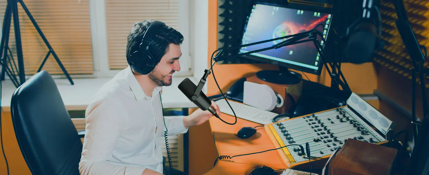 Dynamic Microphone for Podcasts Games Live Broadcast USB/XLR Touch Screen Control Sound Insulation Built-in Headset Output